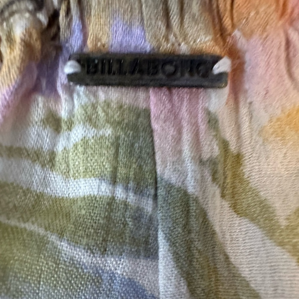 Billabong Multicolor Leaf Pattern Top - Picture 3 of 5
